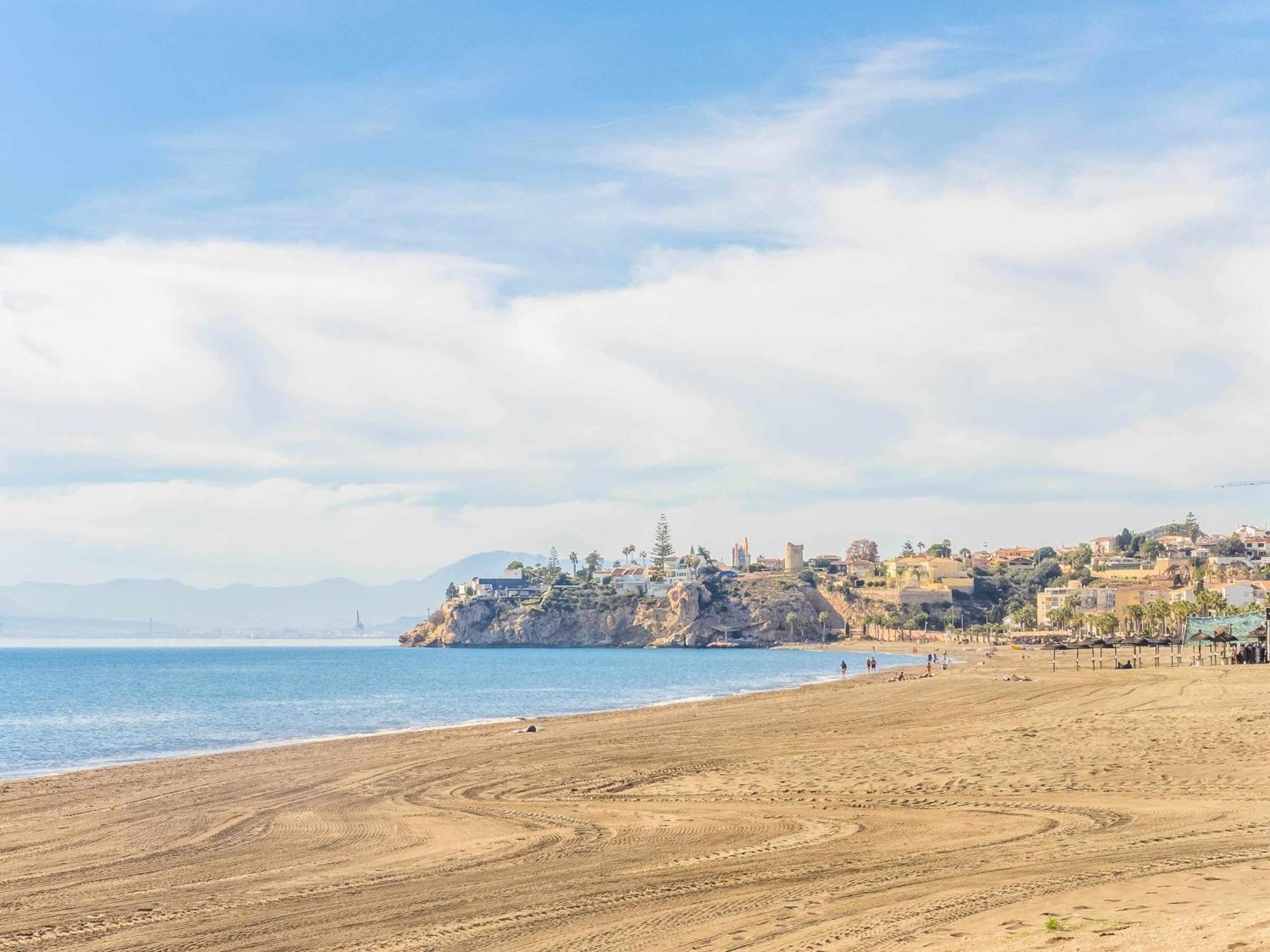 Apartamento Amplio y Acogedor en la Playa con Terraza Rincón de la Victoria Exterior foto